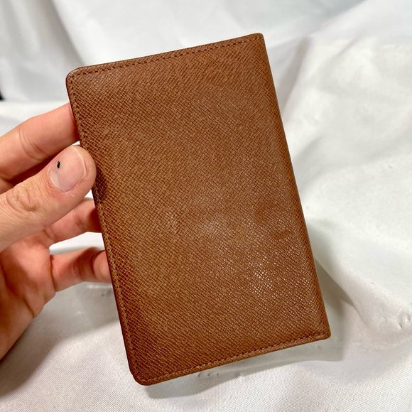 Louis Vuitton | genuine slim brown leather travel bifold passport/ID cardholder - Picture 3 of 6